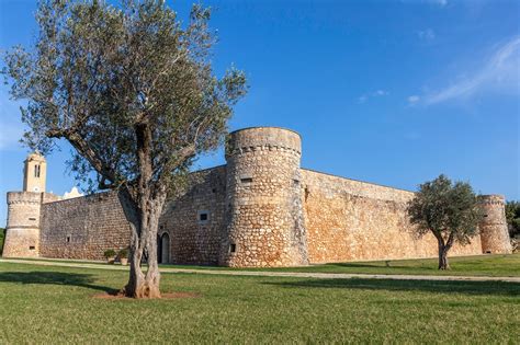 Castello di Grifone: A Medieval Marvel Nestled Amidst the Rolling Hills of Jesi!