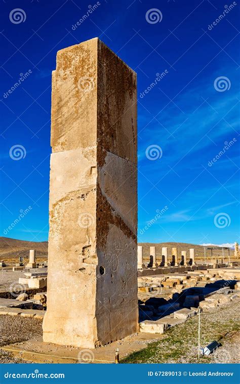 Pasargadae: Ancient Ruins of Kings and Breathtaking Mountain Views!