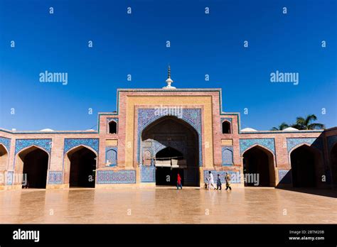 Shah Jahan Mosque in Thatta, a Monumental Testament to Mughal Grandeur and Architectural Brilliance!