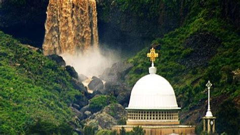 The Monastery of Debre Libanos! A Historical Gem Perched Precariously on Ethiopia's Majestic Cliffs